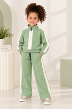 Sporty Chic Moke Neck Sweatshirt and Trouser